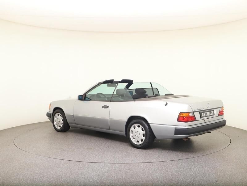 Gebraucht Mercedes E300 Sportline 220 PS (161 kW) 1993 Brillantsilber Cabrio