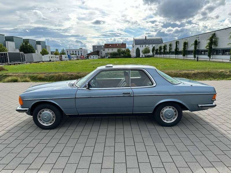 Blau Gebraucht 1977 Mercedes 280 Coupé | 8.100 € - Bild 1/4