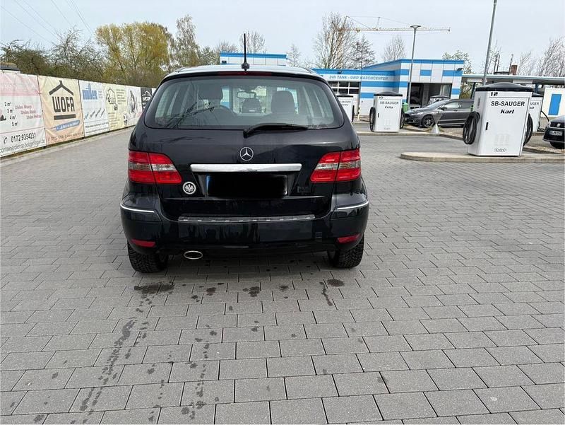 Gebraucht Mercedes B200 136 PS (100 kW) 2011 Schwarz Van / Kleinbus