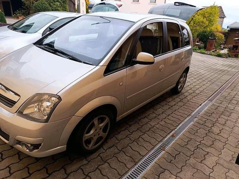 Silber Gebraucht 2009 Opel Meriva Selection Van / Kleinbus | 2.300 € (Guter Preis) - Bild 1/4