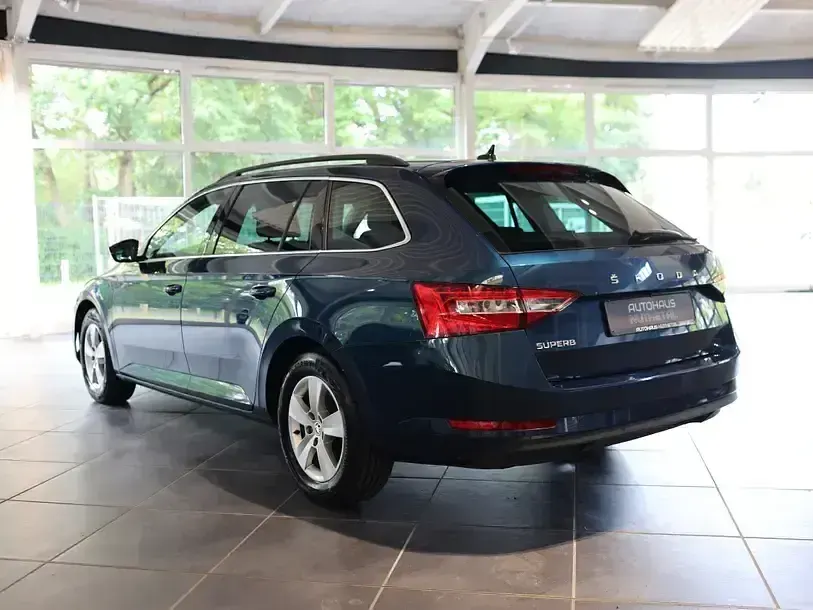 Gebraucht Skoda Superb Ambition 150 PS (110 kW) 2022 Lavablau Kombi
