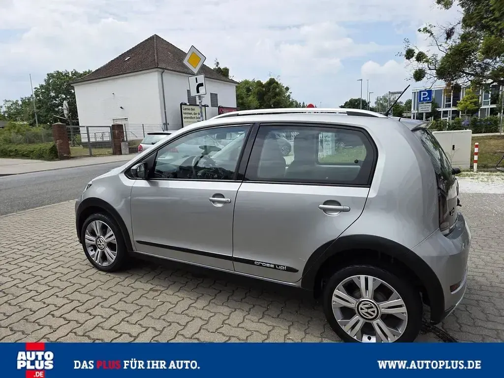 Gebraucht VW cross up! 75 PS (55 kW) 2018 Silber Kleinwagen