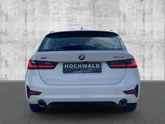 Gebraucht BMW 320 Sport Line 190 PS (139 kW) 2022 Weiß Limousine