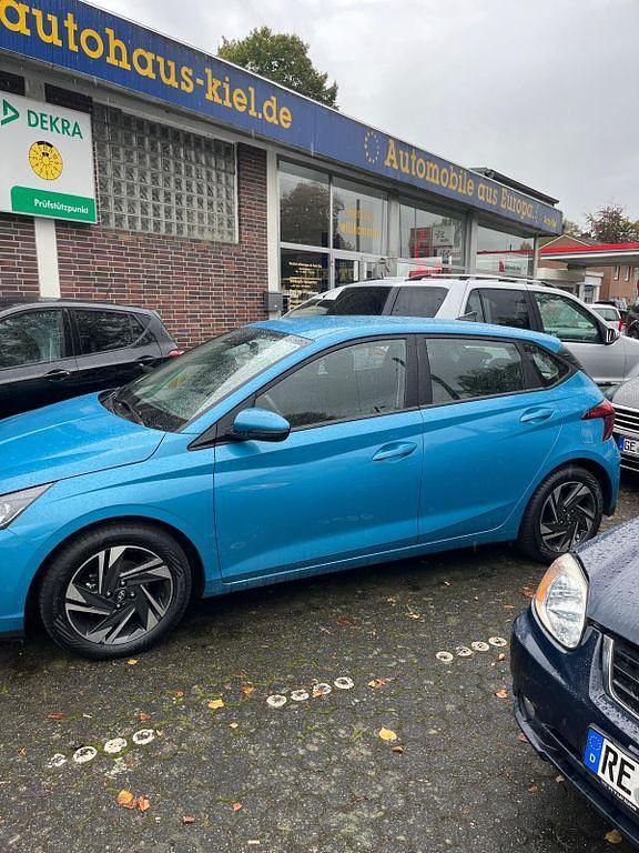 Gebraucht Hyundai i20 Style 84 PS (61 kW) 2020 Blau Kleinwagen