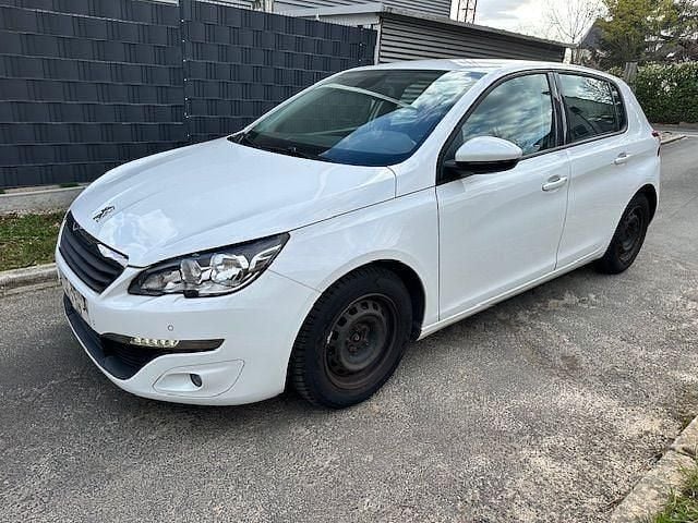 Gebraucht Peugeot 308 110 PS (80 kW) 2015 Weiß Limousine