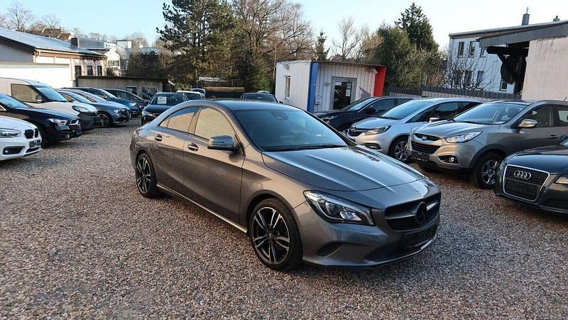 Gebraucht Mercedes CLA200 156 PS (114 kW) 2017 Mountaingrau  met. (metallic) Limousine