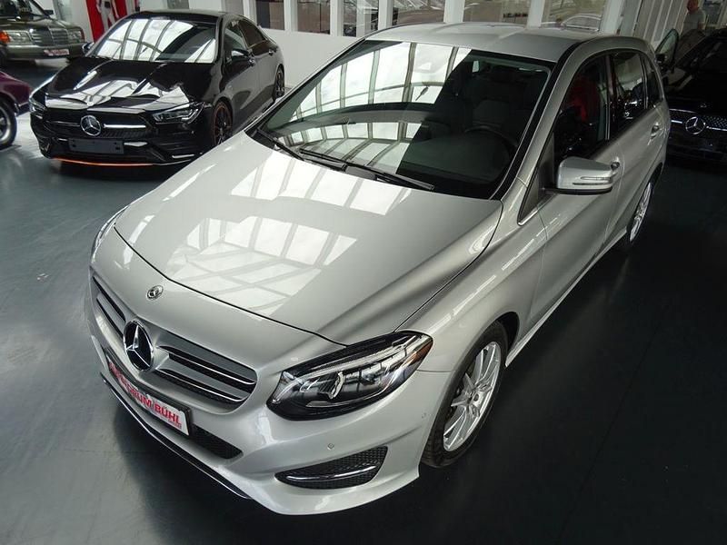 Gebraucht Mercedes B200 Urban 136 PS (100 kW) 2018 Silber Van / Kleinbus
