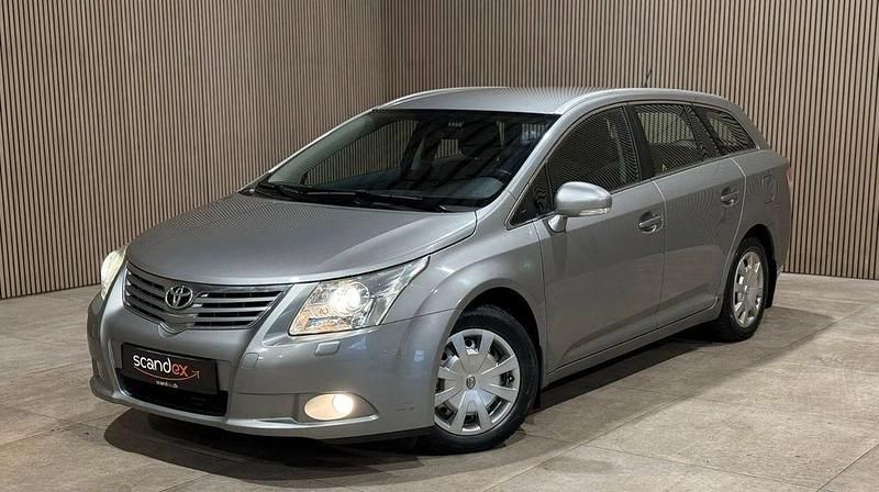 Gebraucht Toyota Avensis 124 PS (91 kW) 2012 Silber Limousine