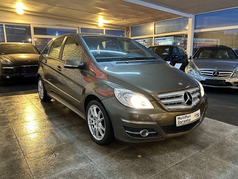 Gebraucht Mercedes B180 Sport Edition 116 PS (85 kW) 2010 Braun Van / Kleinbus