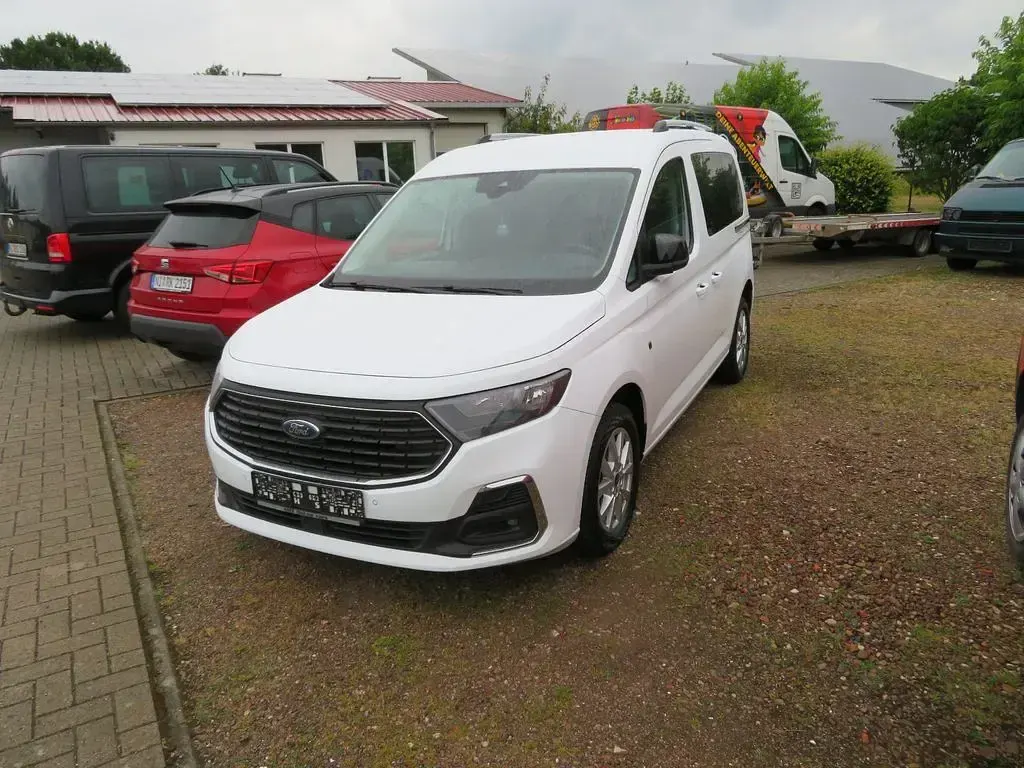 Gebraucht Ford Tourneo Connect Titanium 122 PS (89 kW) 2022 Weiß Van / Kleinbus
