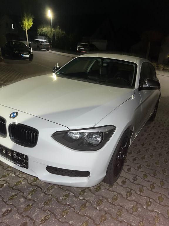 Gebraucht BMW 114 Sport Line 102 PS (75 kW) 2013 Weiß Kleinwagen
