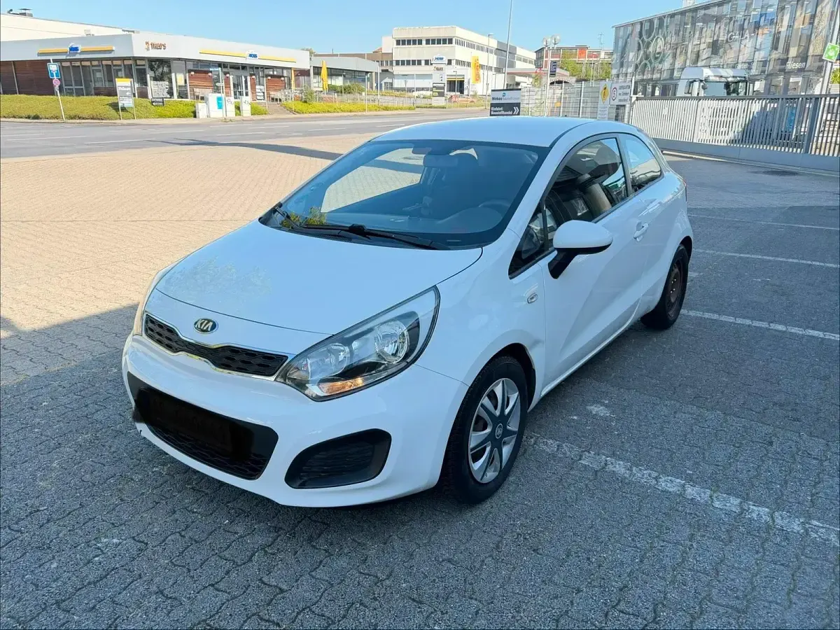 Usata Kia Rio 90 CV (66 kW) 2013 Bianco Berlina