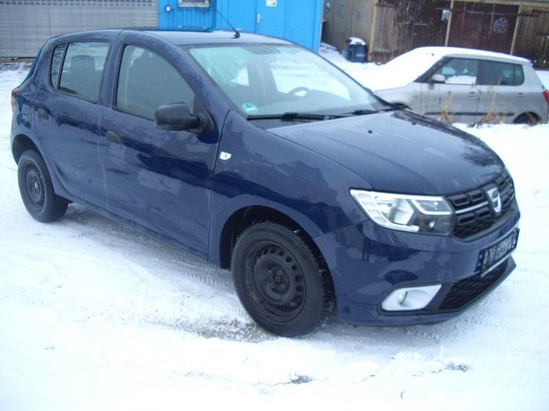 Blau Gebraucht 2018 Dacia Sandero Essentiel Limousine | 4.900 € (Superpreis) - Bild 1/4