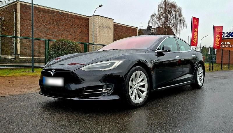 Second-hand Tesla Model S 386 kW (525 CP) 2018 Negru Hatchback