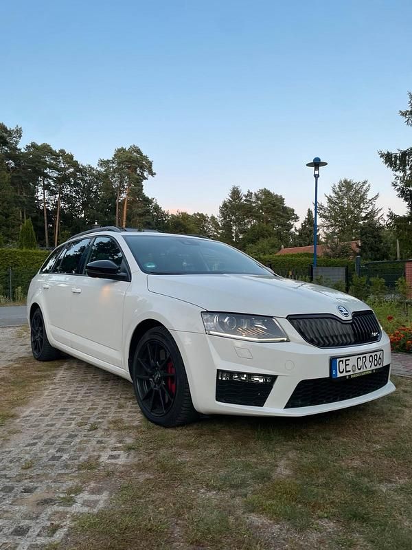 Weiß Gebraucht 2015 Skoda Octavia RS Kombi | 8.500 € (Superpreis) - Bild 1/4