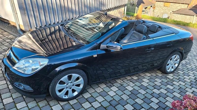Schwarz Gebraucht 2007 Opel Astra Cabriolet Cabrio | 1.450 € (Superpreis) - Bild 1/4