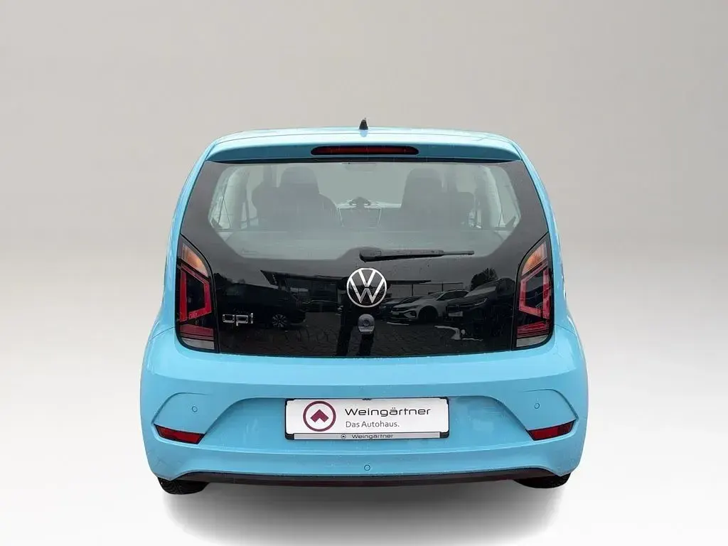 Second-hand VW up! 65 CP (47 kW) 2022 Albastru Hatchback
