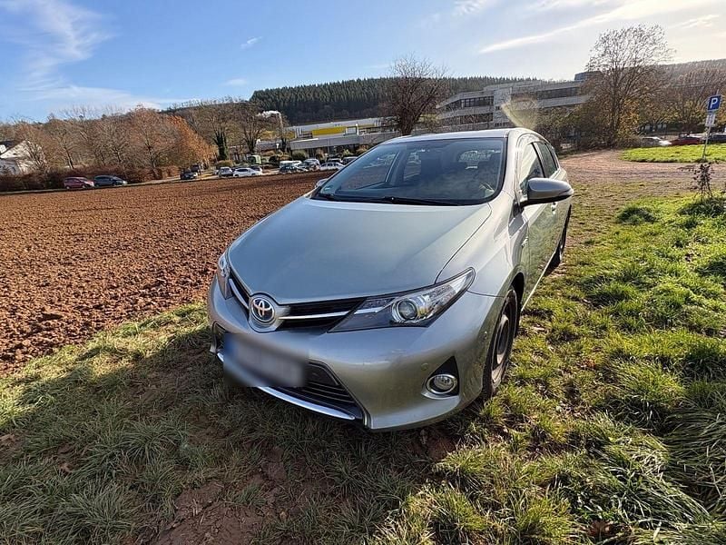 Gebraucht Toyota Auris Hybrid 99 PS (72 kW) 2013 Silber Kleinwagen