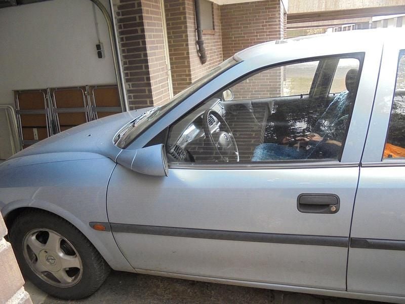 Gebraucht Opel Vectra 1996 Blau Kleinwagen