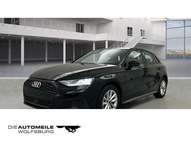 Brillantschwarz Gebraucht 2023 Audi A3 Sportback Sport Limousine | 26.490 € (Superpreis) - Bild 1/4