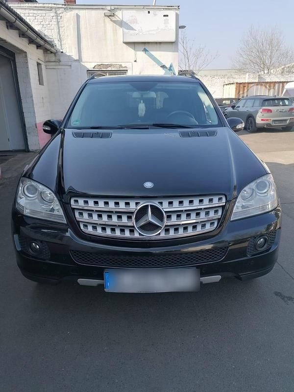 Schwarz Gebraucht 2007 Mercedes 280 SUV | 9.200 € - Bild 1/4