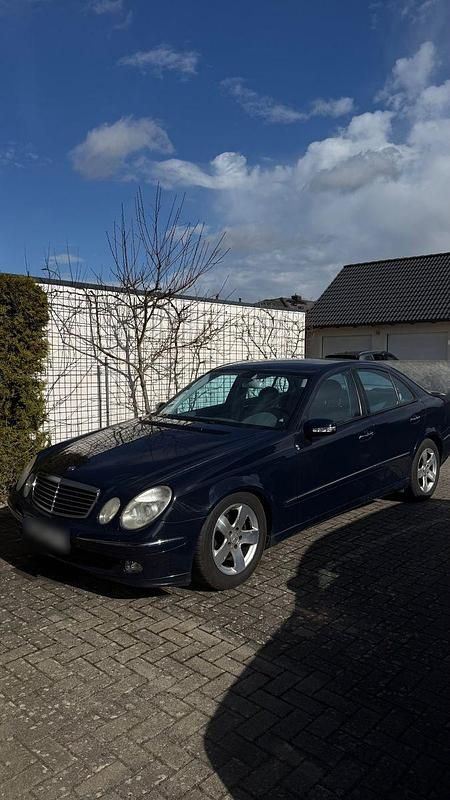 Gebraucht Mercedes E270 Avantgarde 177 PS (130 kW) 2002 Blau Limousine