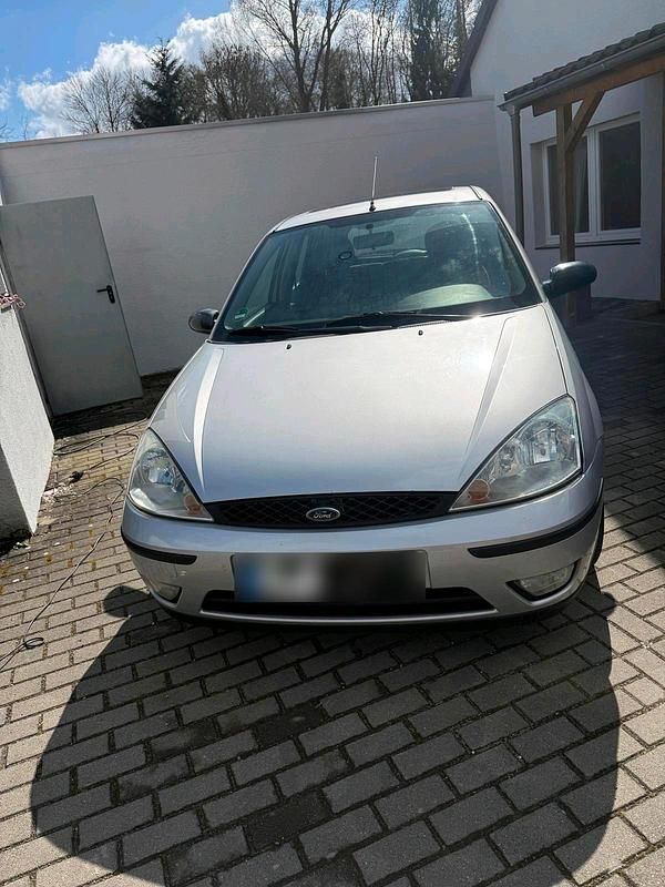 Gebraucht Ford Focus Trend 116 PS (85 kW) 2003 Silber Kleinwagen