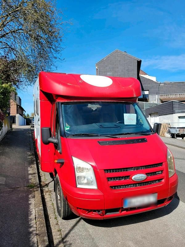 Gebraucht Ford Transit 112 PS (82 kW) 2009 Rot Van