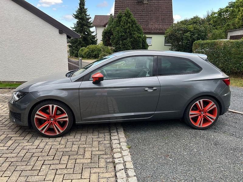 Grau Gebraucht 2016 Cupra Leon Limousine | 16.900 € (Superpreis) - Bild 1/4