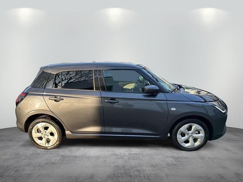 Neu Suzuki Swift Comfort 83 PS (61 kW) 2026 Mineral gray metallic Kleinwagen