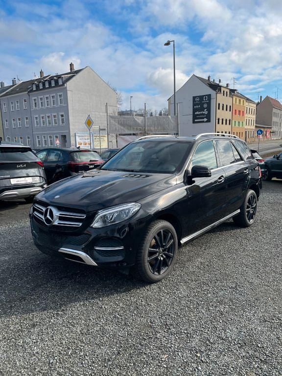 Gebraucht Mercedes GLE250 204 PS (150 kW) 2016 Schwarz SUV