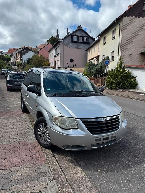 Silber Gebraucht 2007 Chrysler Voyager Van / Kleinbus | 2.850 € (Etwas zu teuer) - Bild 1/4