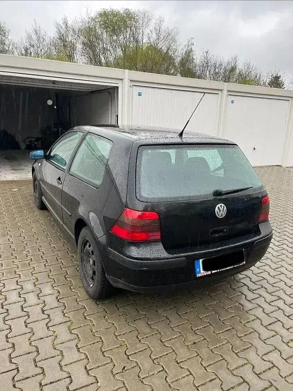 Gebraucht VW Golf IV Basis 75 PS (55 kW) 2002 Schwarz Limousine