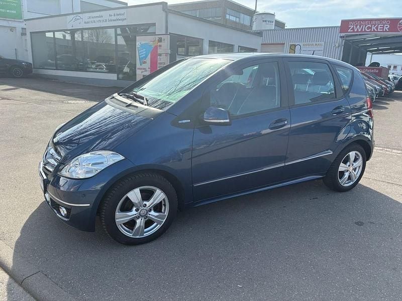 Gebraucht Mercedes A180 Avantgarde 116 PS (85 kW) 2010 Blau Limousine