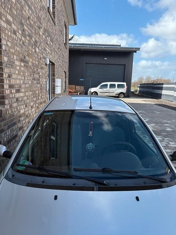 Usata Ford Ka 70 CV (51 kW) 2004 Argento Utilitaria