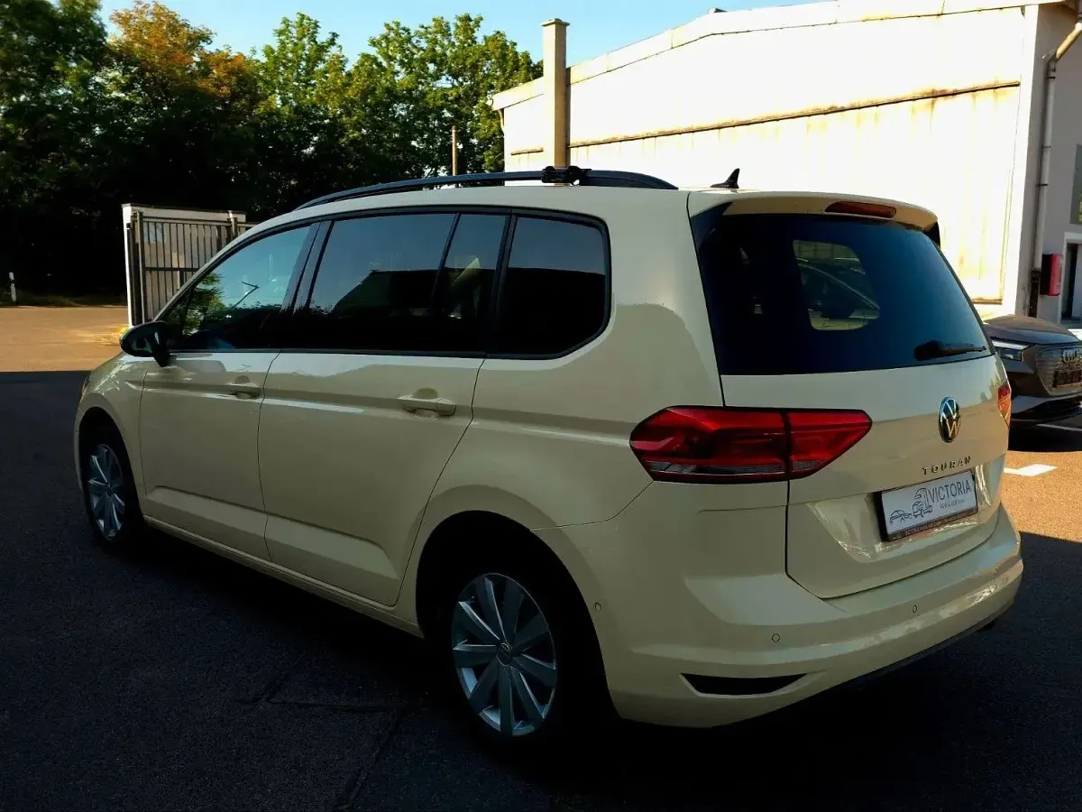 Gebraucht VW Touran 150 PS (110 kW) 2025 Beige Van / Kleinbus