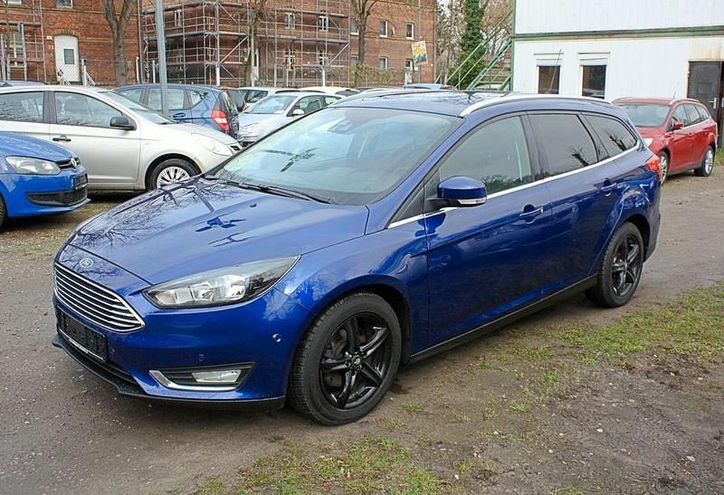 Gebraucht Ford Focus Titanium 125 PS (91 kW) 2016 Blau Limousine