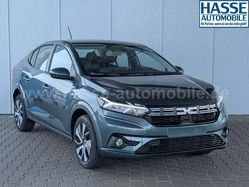 Używany Dacia Logan Expression 90 KM (66 kW) 2024 Zielony Sedan/Limuzyna