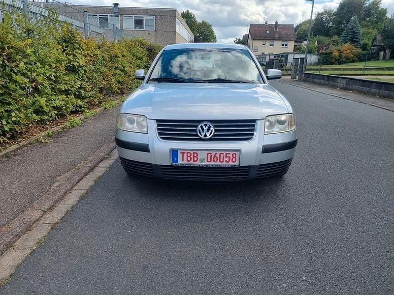 Silber Gebraucht 2001 VW Passat Trendline Limousine | 1.450 € (Guter Preis) - Bild 1/4