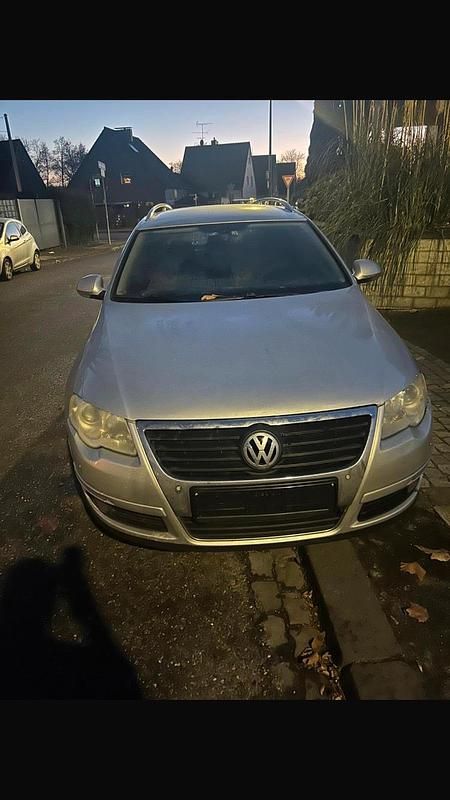 Silber Gebraucht 2006 VW Passat Kombi | 1.300 € (Superpreis) - Bild 1/4