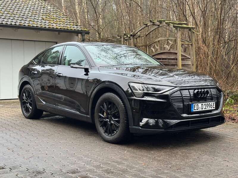 Schwarz Gebraucht 2021 Audi e-tron Advanced SUV | 31.500 € - Bild 1/4