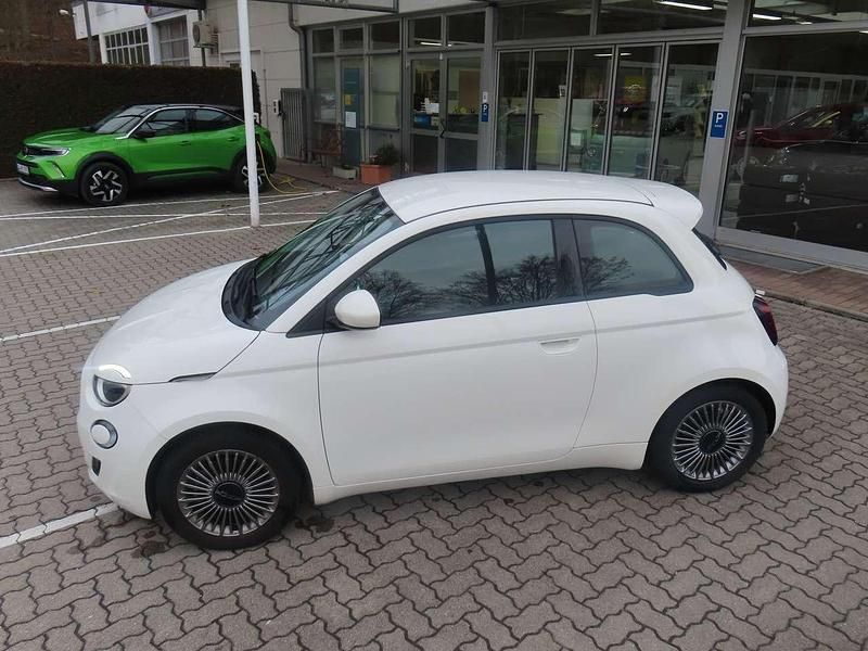 Gebraucht Fiat 500e Basis 86 kW (118 PS) 2023 Arktis weiß Kleinwagen