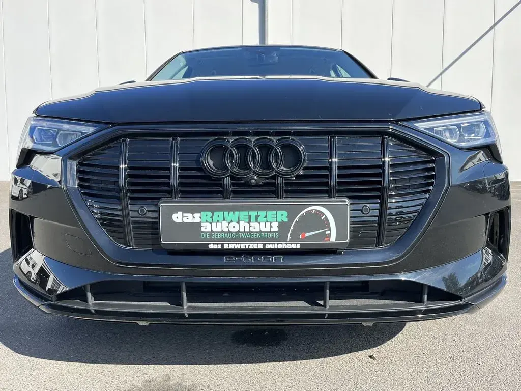 Gebraucht Audi e-tron Advanced Plus 230 kW (313 PS) 2022 Mythosschwarz SUV