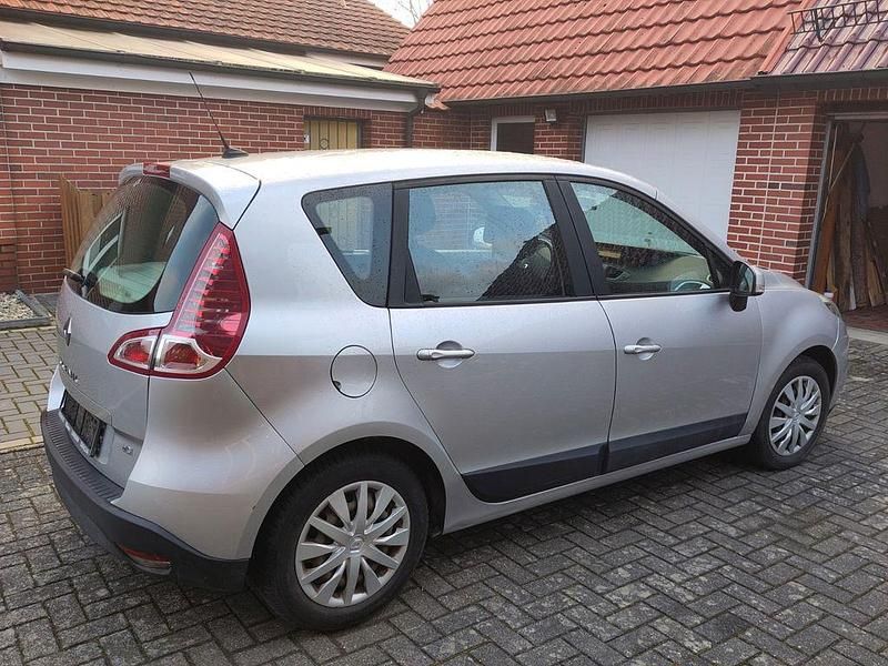 Gebraucht Renault Scénic III Expression 106 PS (77 kW) 2010 Silber Van / Kleinbus