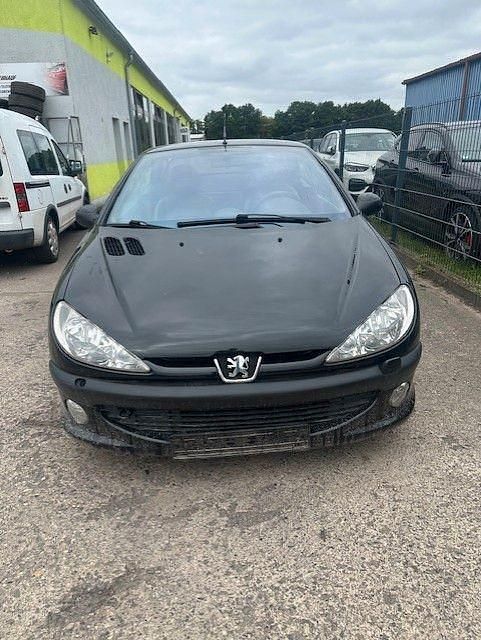 Schwarz Gebraucht 2001 Peugeot 206 CC Platinum Cabrio | 1.490 € (Fairer Preis) - Bild 1/4
