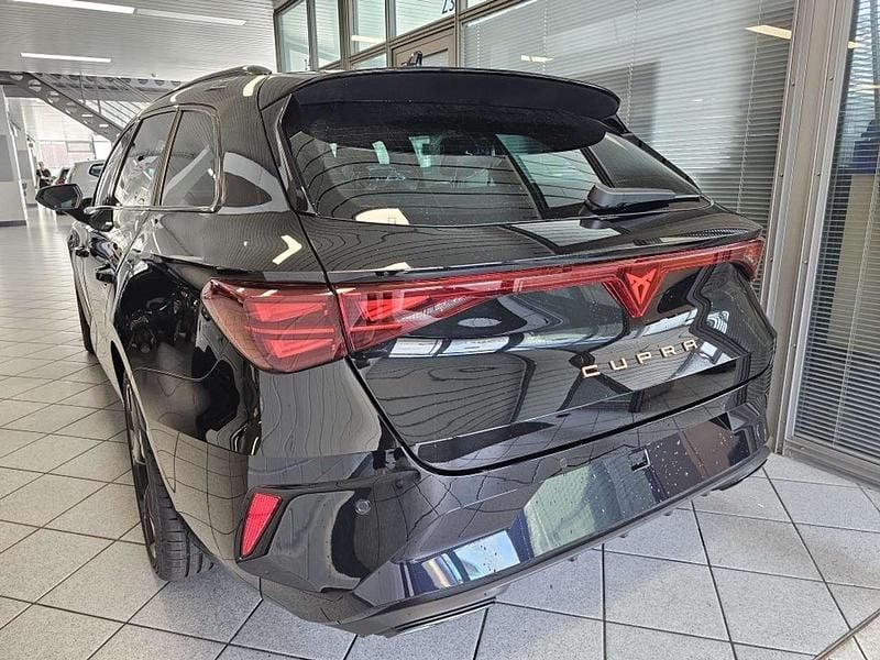 Neu Cupra Leon 150 PS (110 kW) 2026 Midnightschwarzmet. Kombi