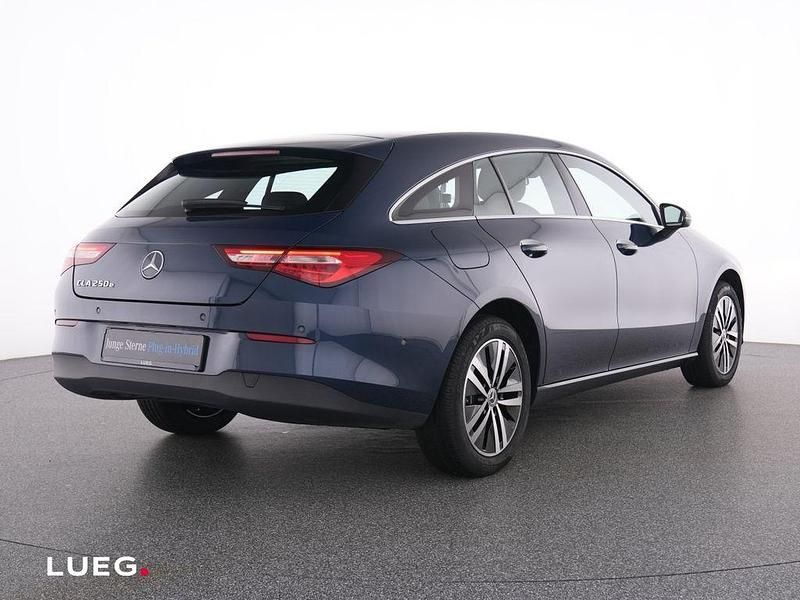 Gebraucht Mercedes CLA250e Shooting Brake 218 PS (160 kW) 2022 Blau Kombi