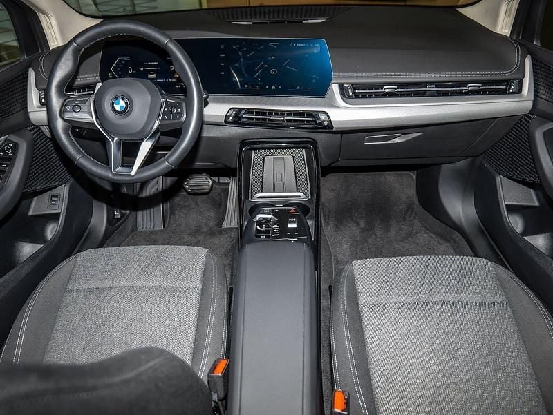 Gebraucht BMW 220 163 PS (119 kW) 2025 Weiß Van / Kleinbus