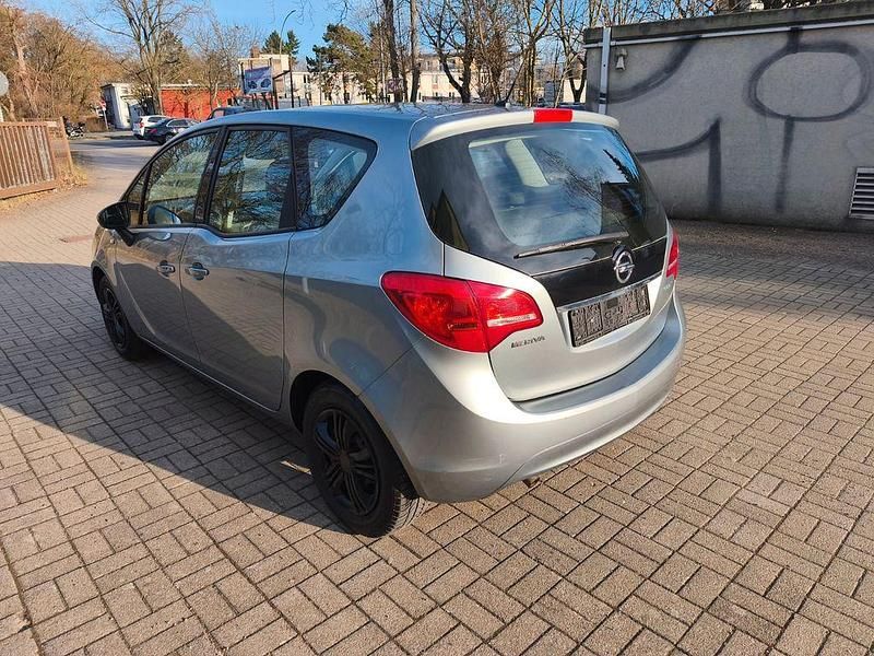 Gebraucht Opel Meriva Edition 101 PS (74 kW) 2010 Silber Van / Kleinbus