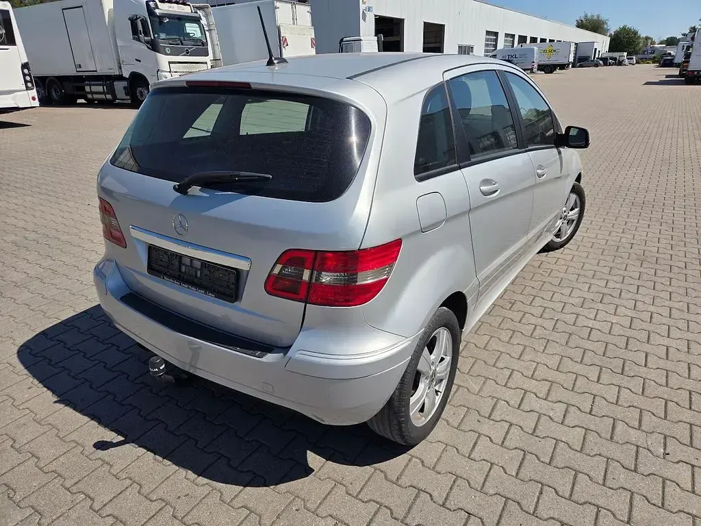 Gebraucht Mercedes B170 116 PS (85 kW) 2009 Silber Van / Kleinbus